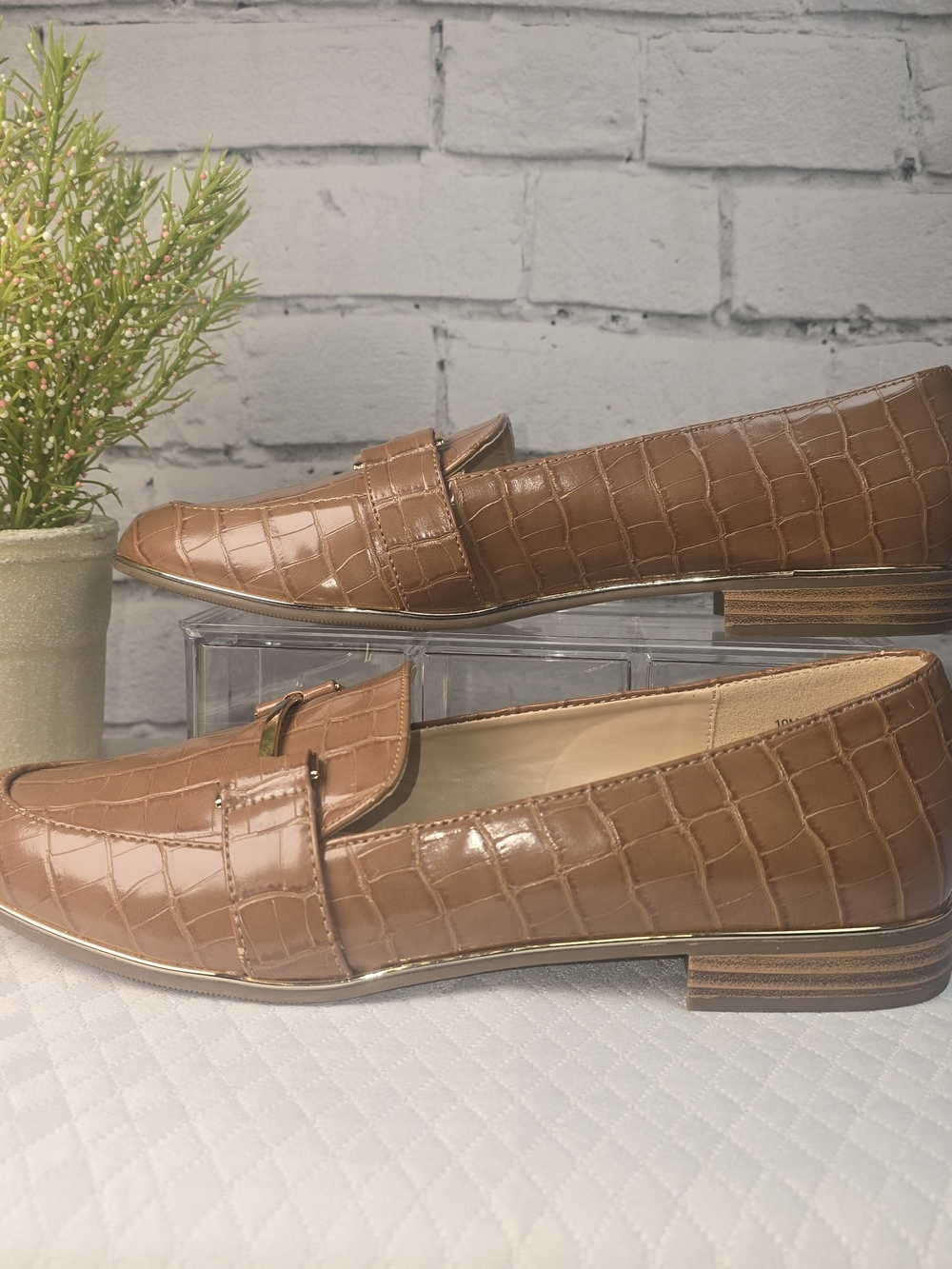 LIZ CLAIBORNE TIMES CROC-EMBOSSED LOAFERS GOLD TRIM HARDWARE SLIP ON WOMENS 10 - Picture 5 of 11